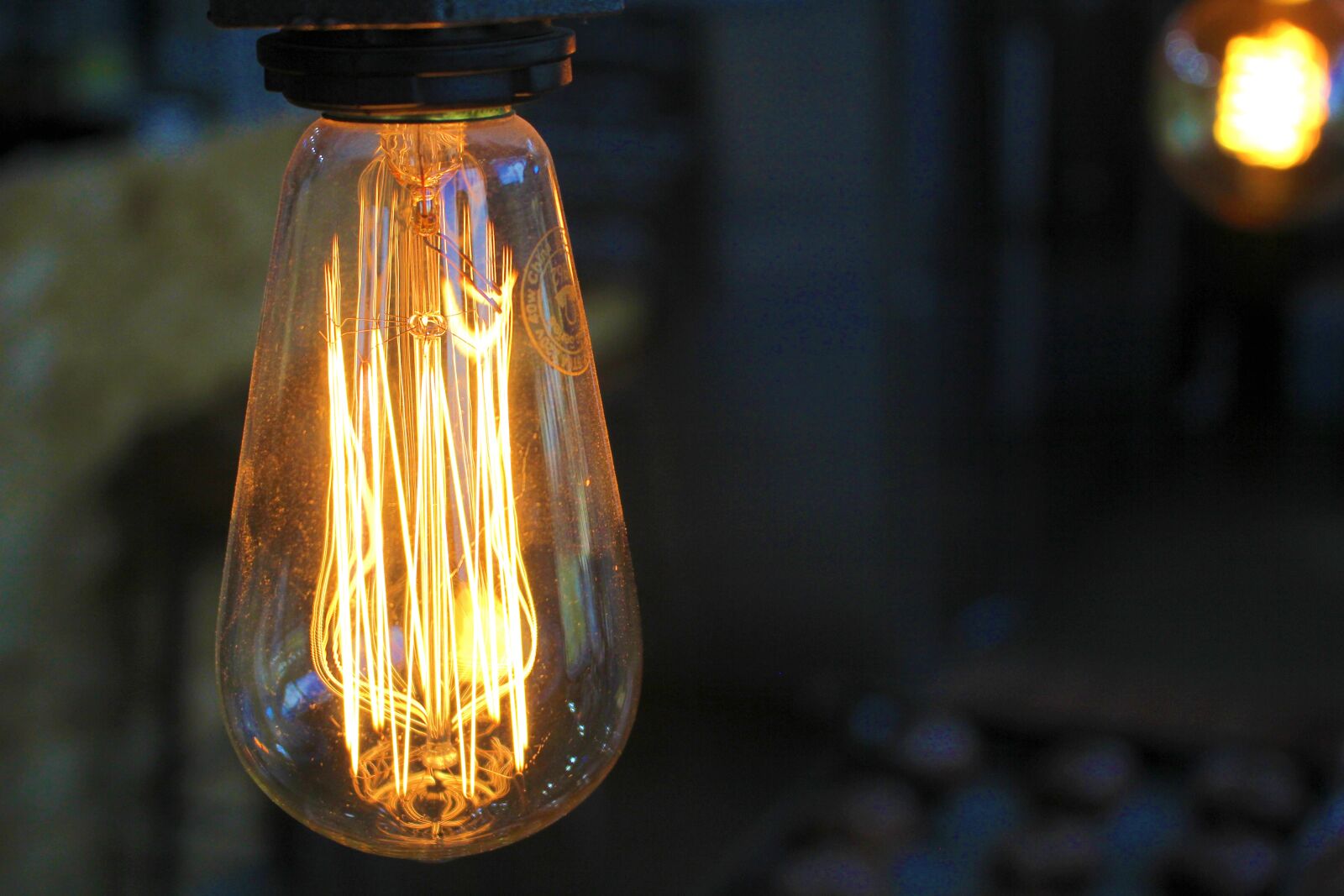 Canon EOS 550D (EOS Rebel T2i / EOS Kiss X4) sample photo. Lamp, light, lighting photography
