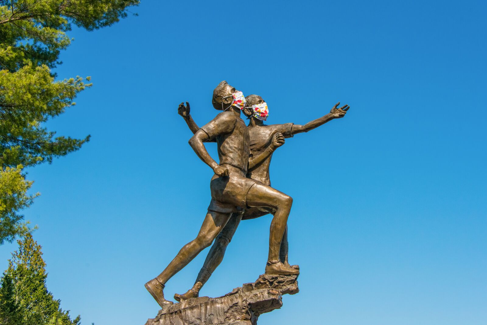 Nikon D800 sample photo. Statue, corona, covid-19 photography