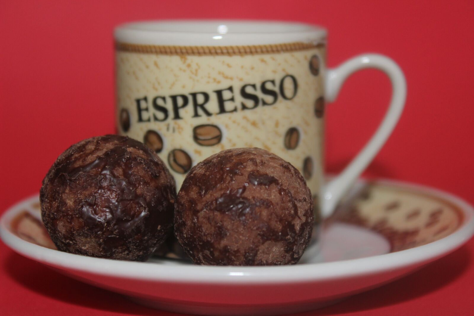 Canon EOS 600D (Rebel EOS T3i / EOS Kiss X5) sample photo. Espresso, chocolates, benefit from photography