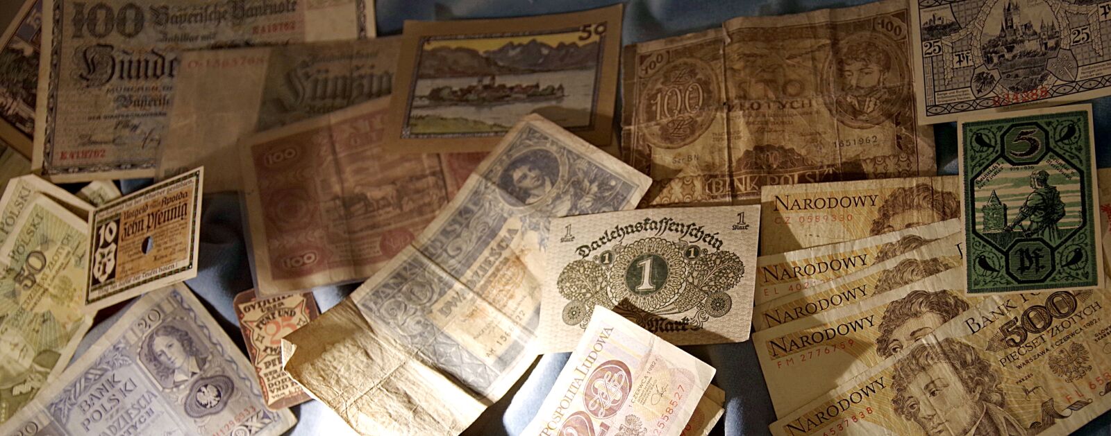 Pentax K-S2 sample photo. Money, euro banknotes, savings photography