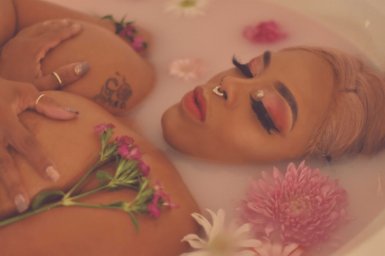 Nikon D3400 sample photo. Easter, milk bath, bath photography