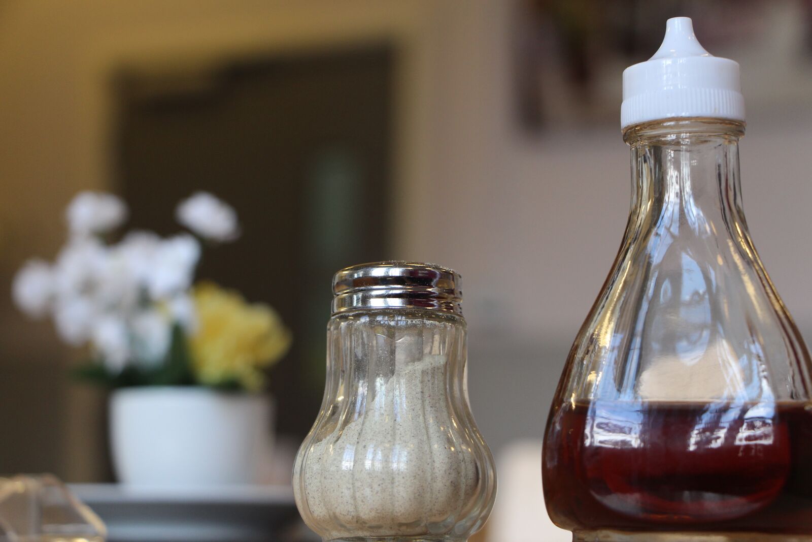 Canon EOS 700D (EOS Rebel T5i / EOS Kiss X7i) sample photo. Cafe, vinegar, pepper photography