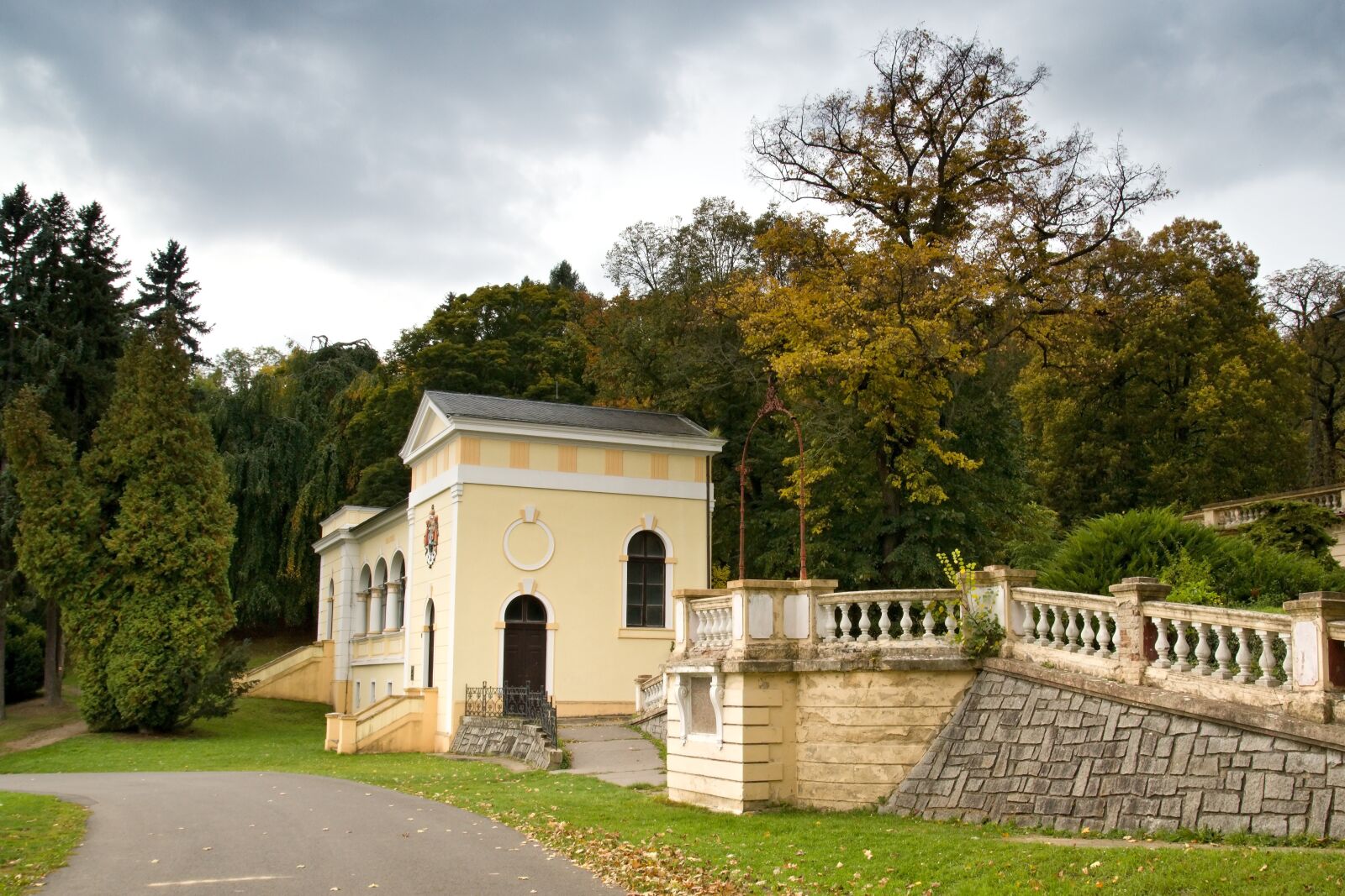 Sony ILCA-77M2 sample photo. Spa, park, building photography