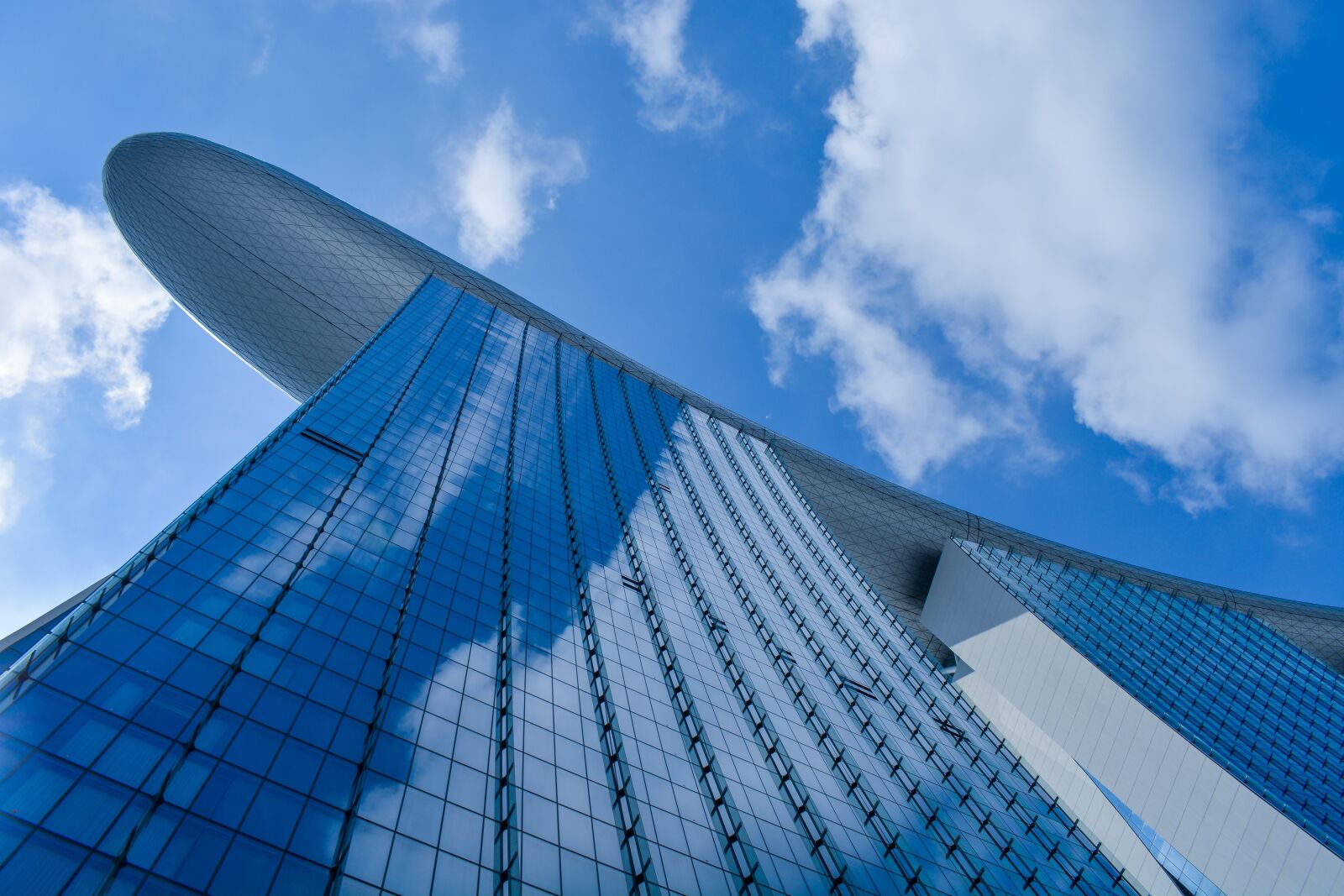 Nikon D7100 sample photo. Sky, architecture, glass items photography