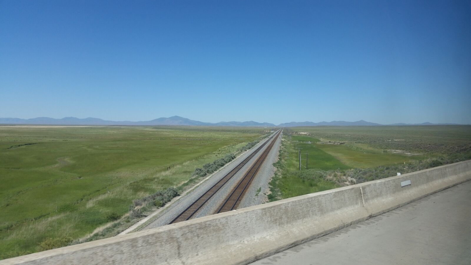 Samsung Galaxy S5 sample photo. Railroad, mountain, sky photography