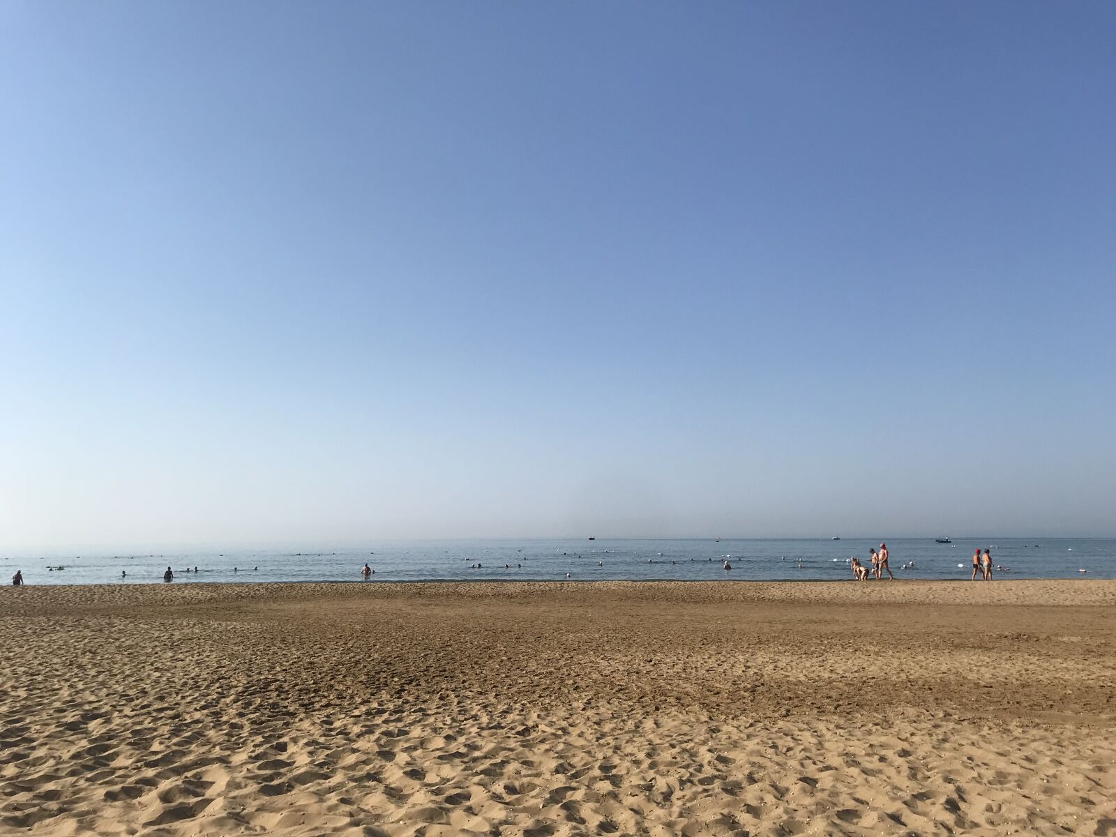 Apple iPhone 7 sample photo. Bech, sand, sky photography