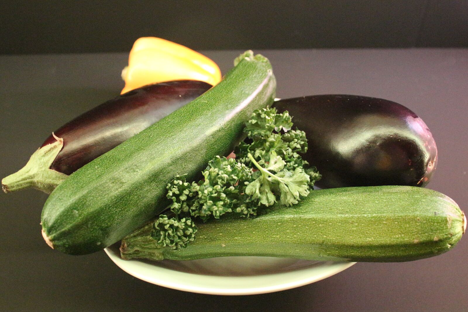 Canon EF-S 18-55mm F3.5-5.6 IS sample photo. Vegetables, cook, food photography