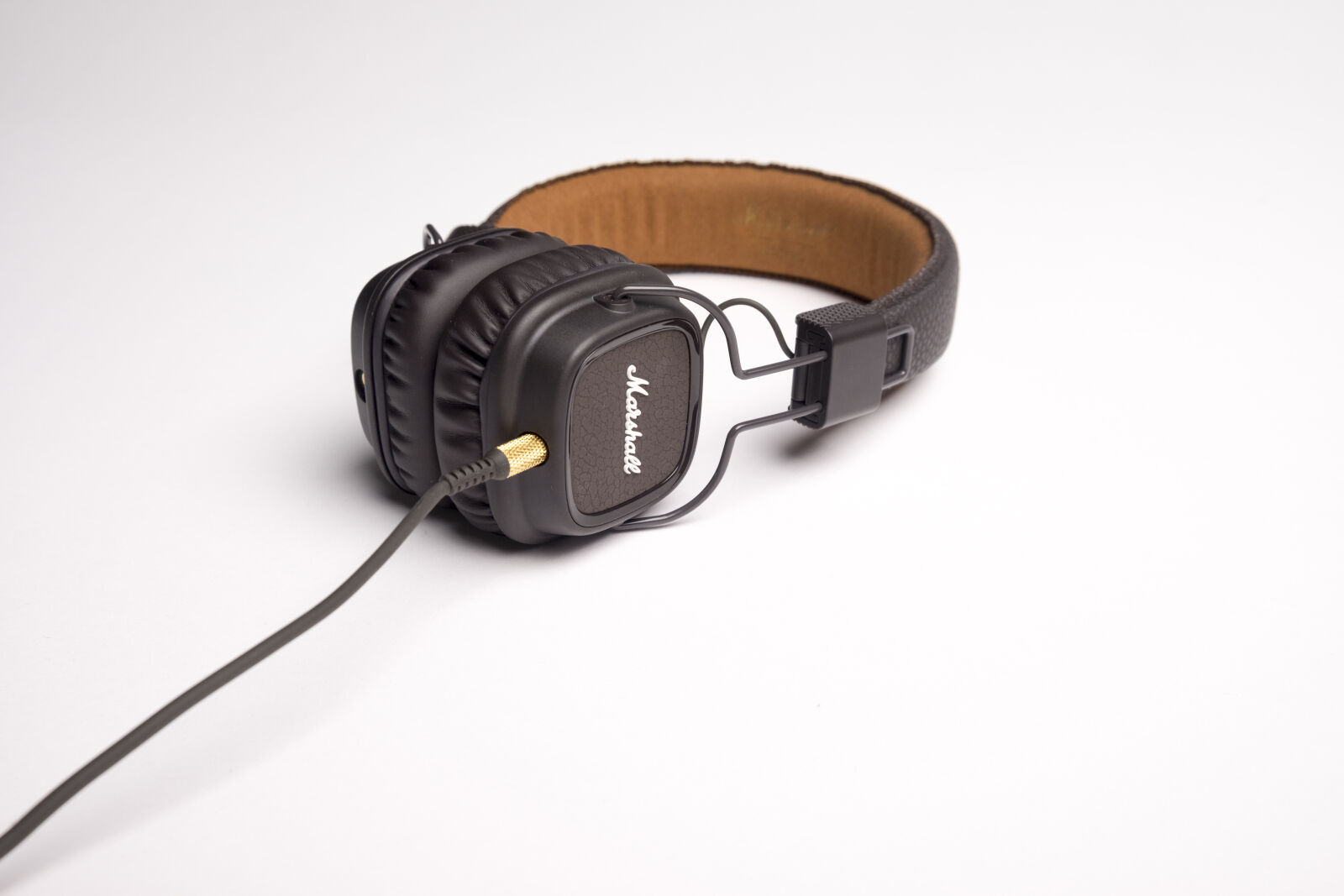 Fujifilm X-T10 sample photo. Headphone, headphones, listening, music photography