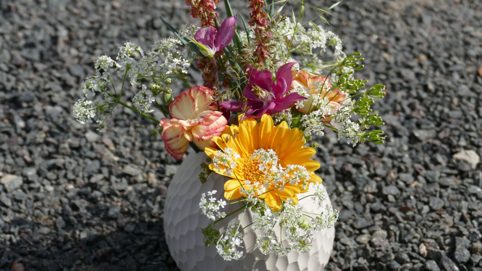 Leica V-Lux (Typ 114) sample photo. Bouquet, flower vase, vase photography