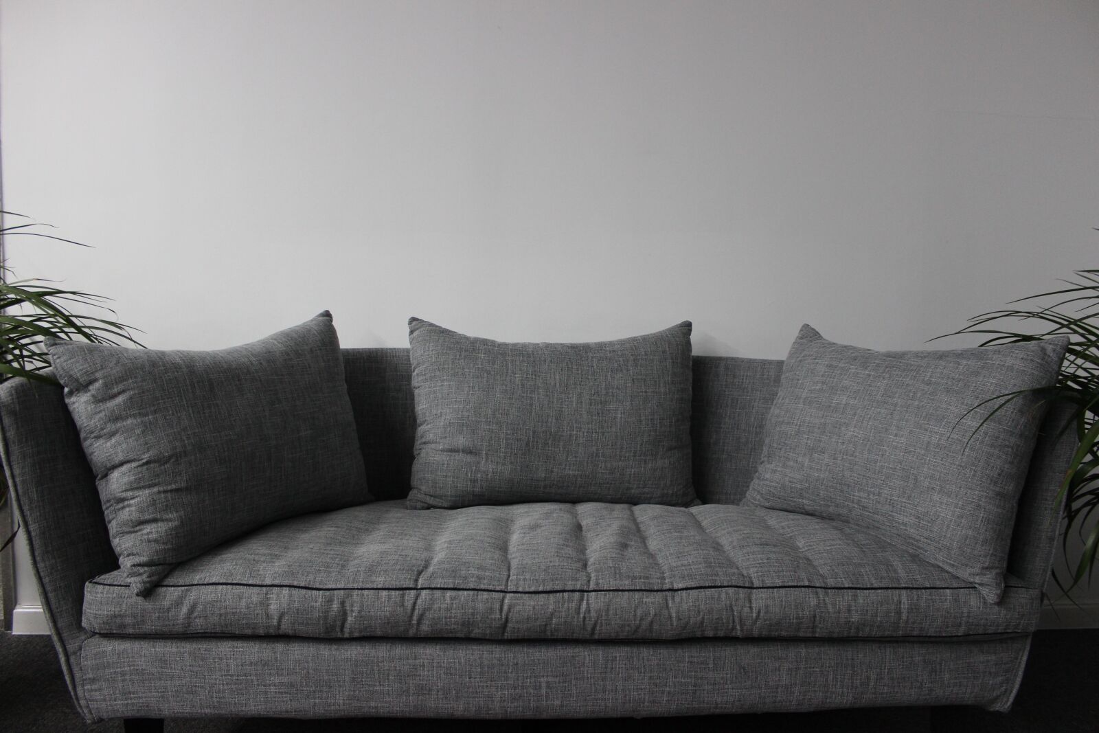 Canon EOS 600D (Rebel EOS T3i / EOS Kiss X5) sample photo. Furniture, modern, luxury photography