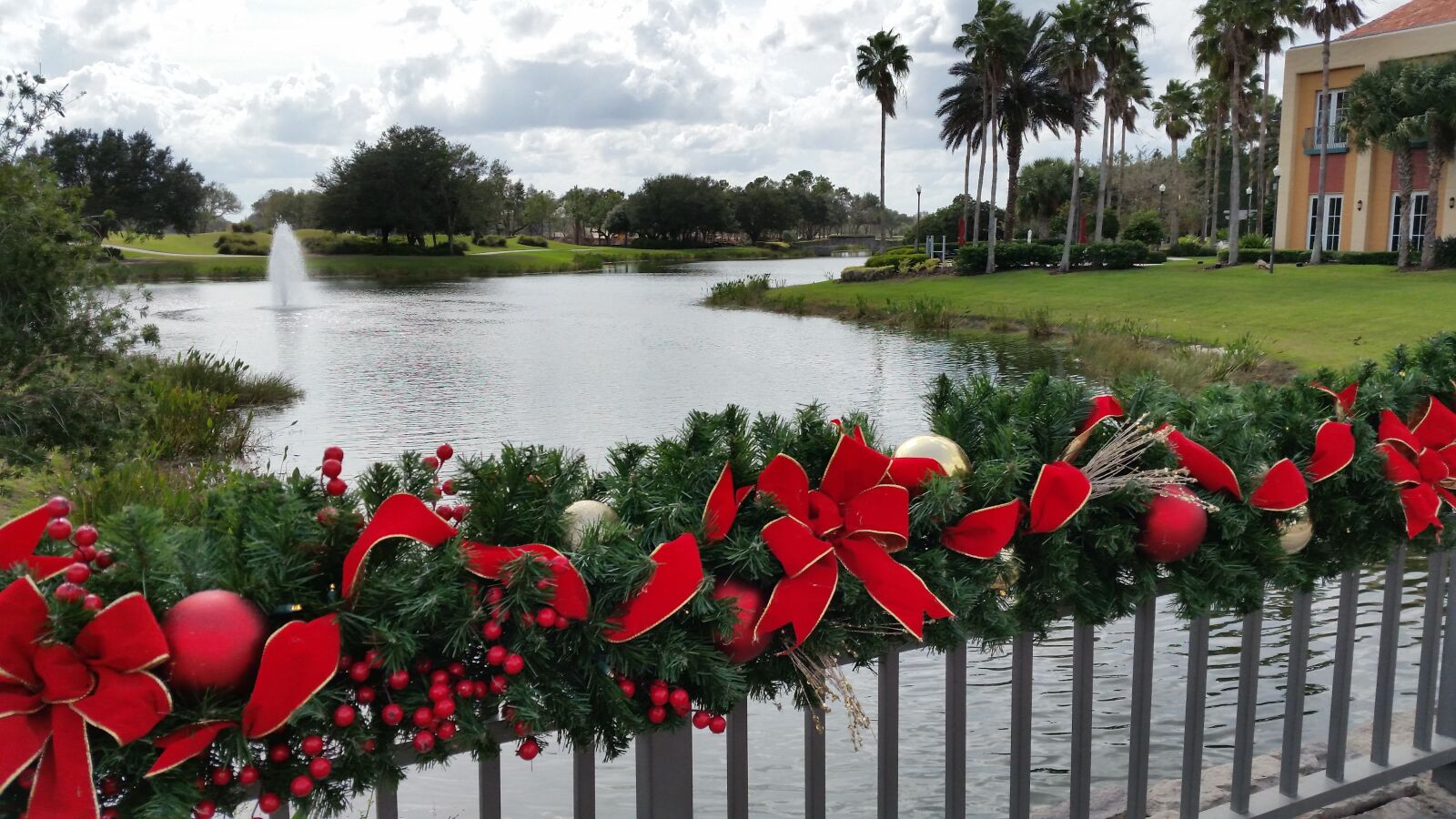 Samsung Galaxy S5 sample photo. Christmas, decorations, bridge photography