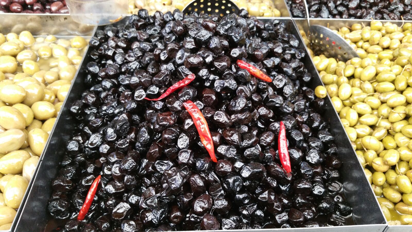 Samsung Galaxy Note4 sample photo. Olives, market, black olive photography