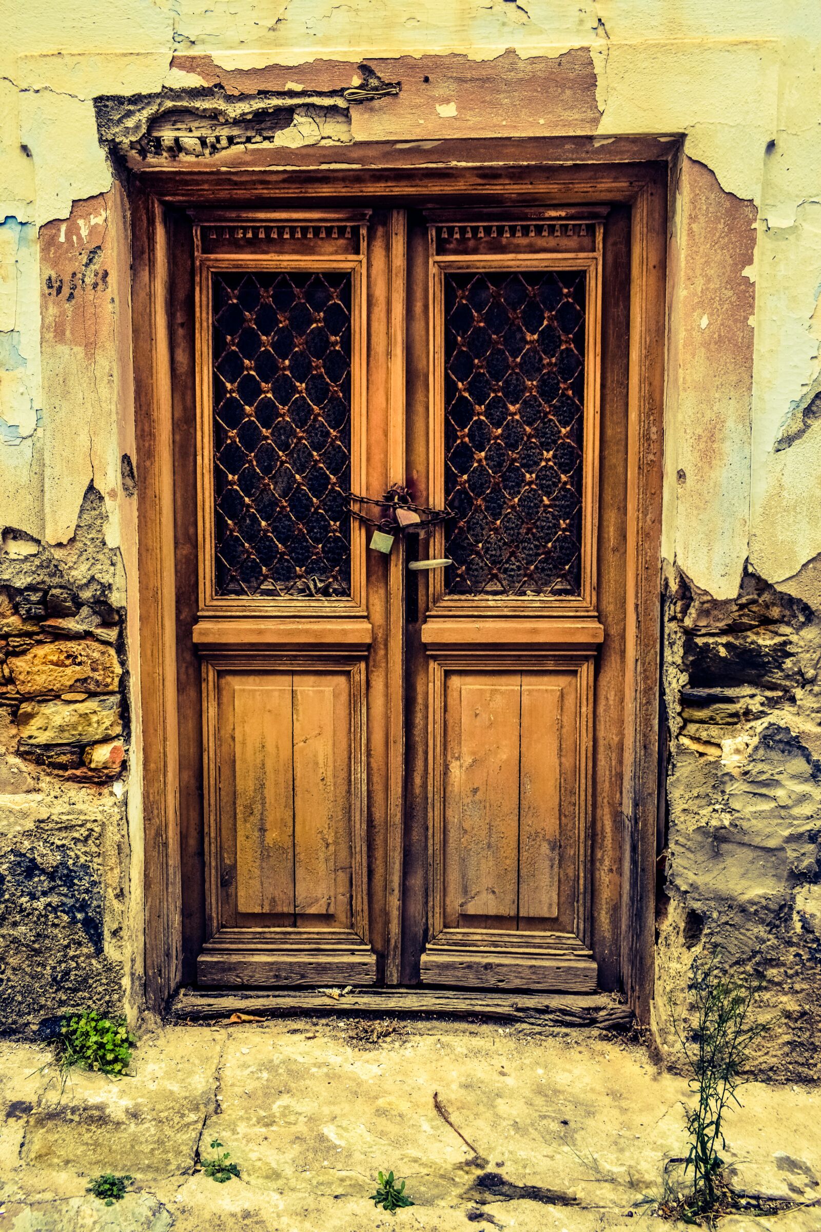 Nikon D3300 sample photo. Door, old house, damaged photography
