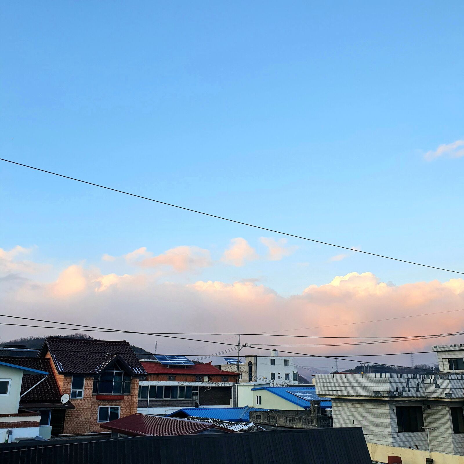 Samsung Galaxy S10 sample photo. Sky, cloud, building photography