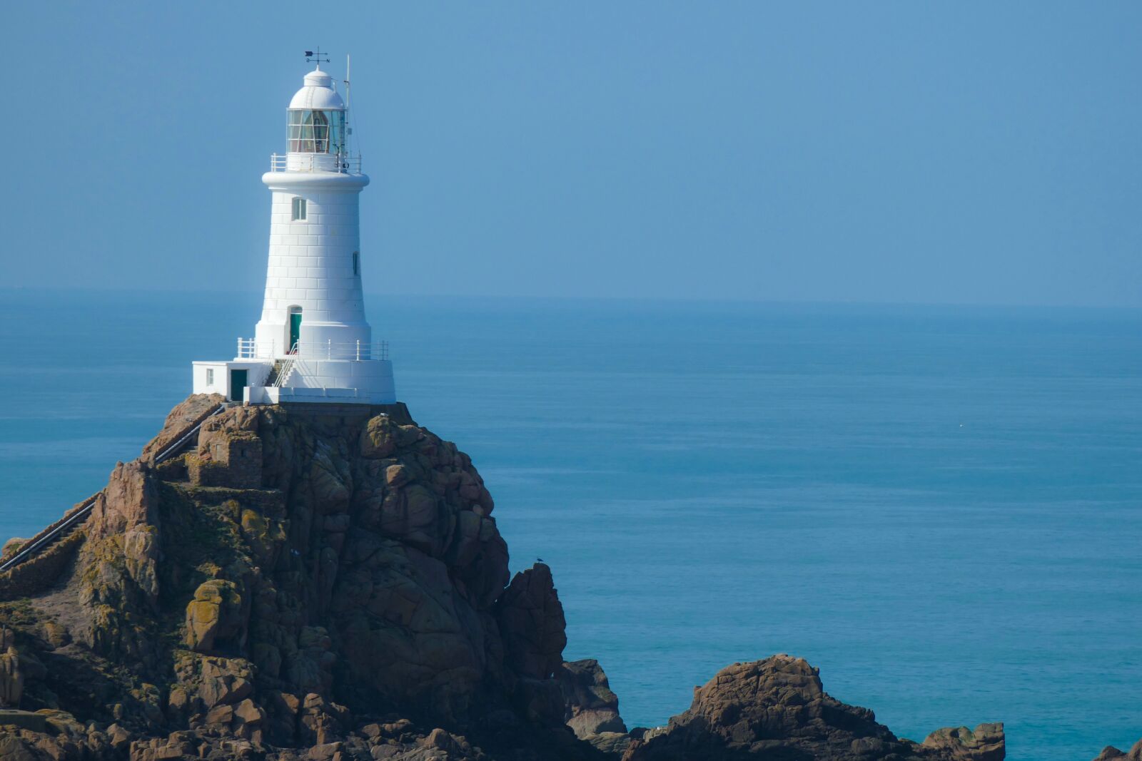 Panasonic Lumix DMC-FZ1000 sample photo. Lighthouse, sea, coast photography