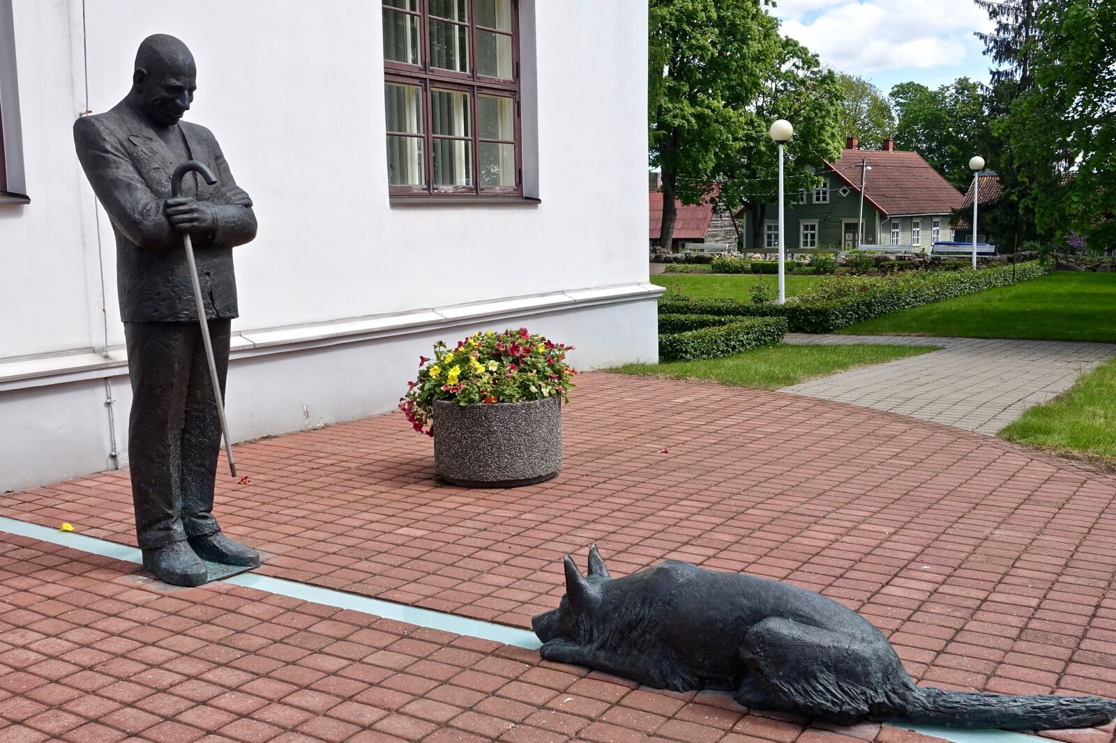 Sony Cyber-shot DSC-RX100 III sample photo. Statue, dog, symbol photography