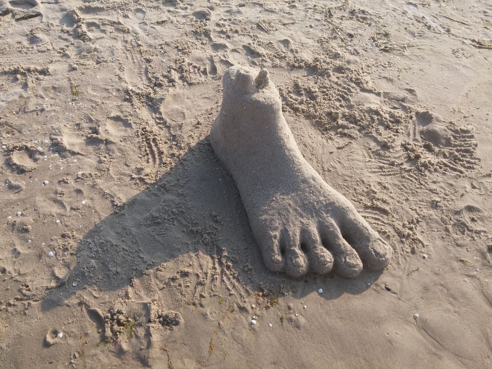LG D855 sample photo. Sand sculpture, foot, sand photography
