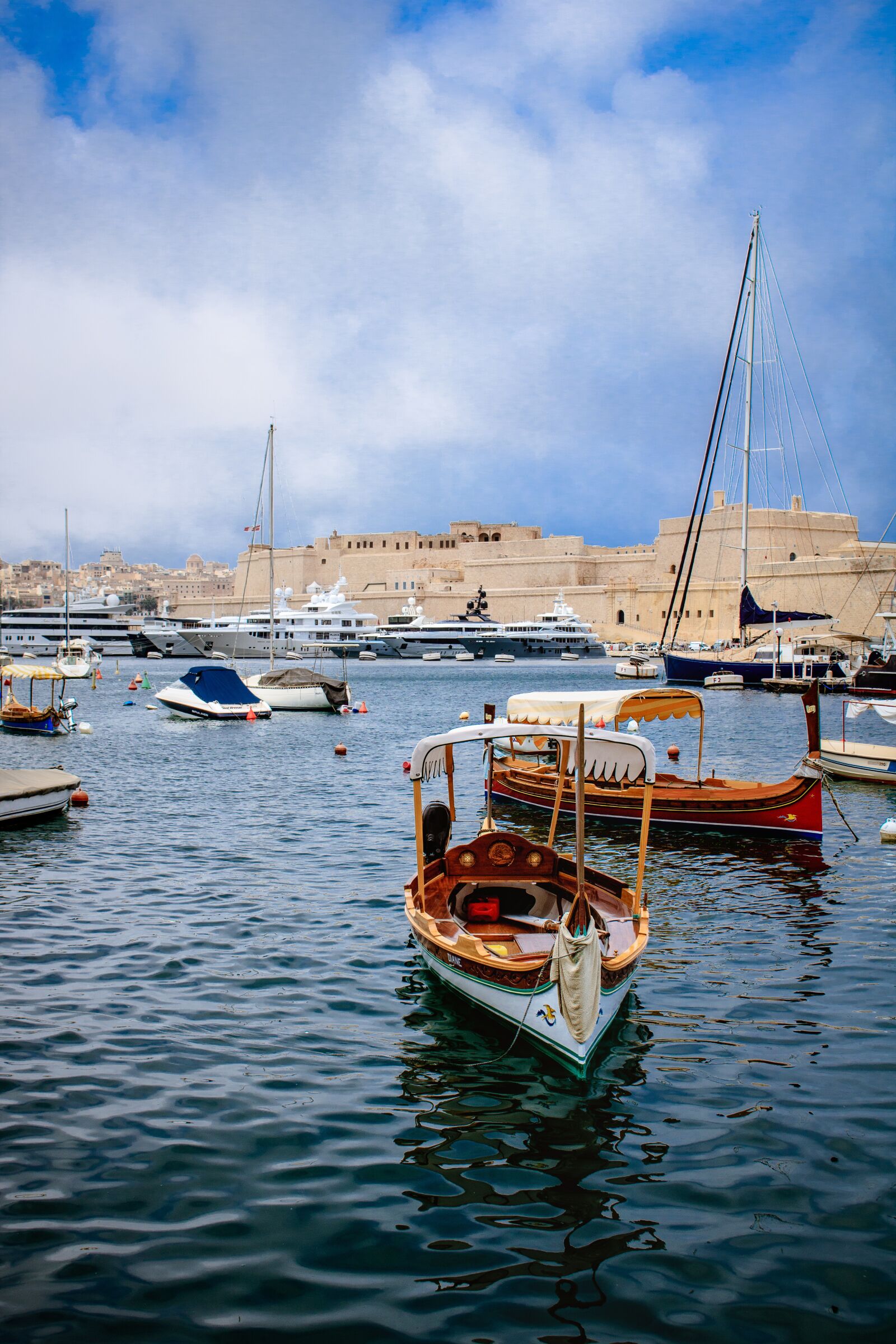 Canon EOS 750D (EOS Rebel T6i / EOS Kiss X8i) sample photo. Malta, marina, boat photography