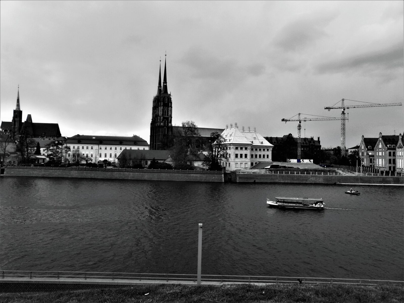 Sony Cyber-shot DSC-H300 sample photo. Black, and, white, city photography