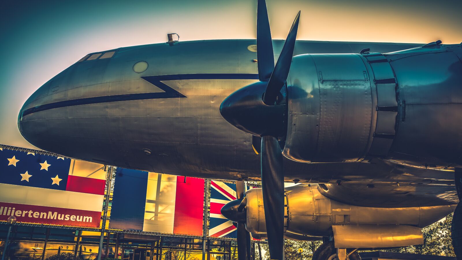 Sony a7 II sample photo. Candy bomber, aircraft, propeller photography