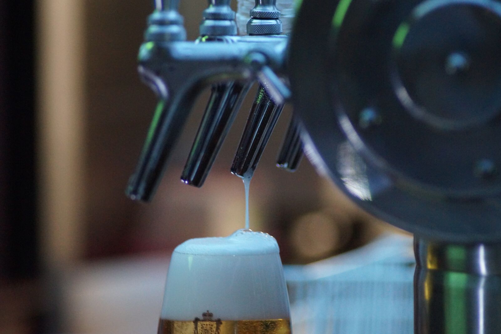 Sony SLT-A58 sample photo. Beer, pub, bar photography