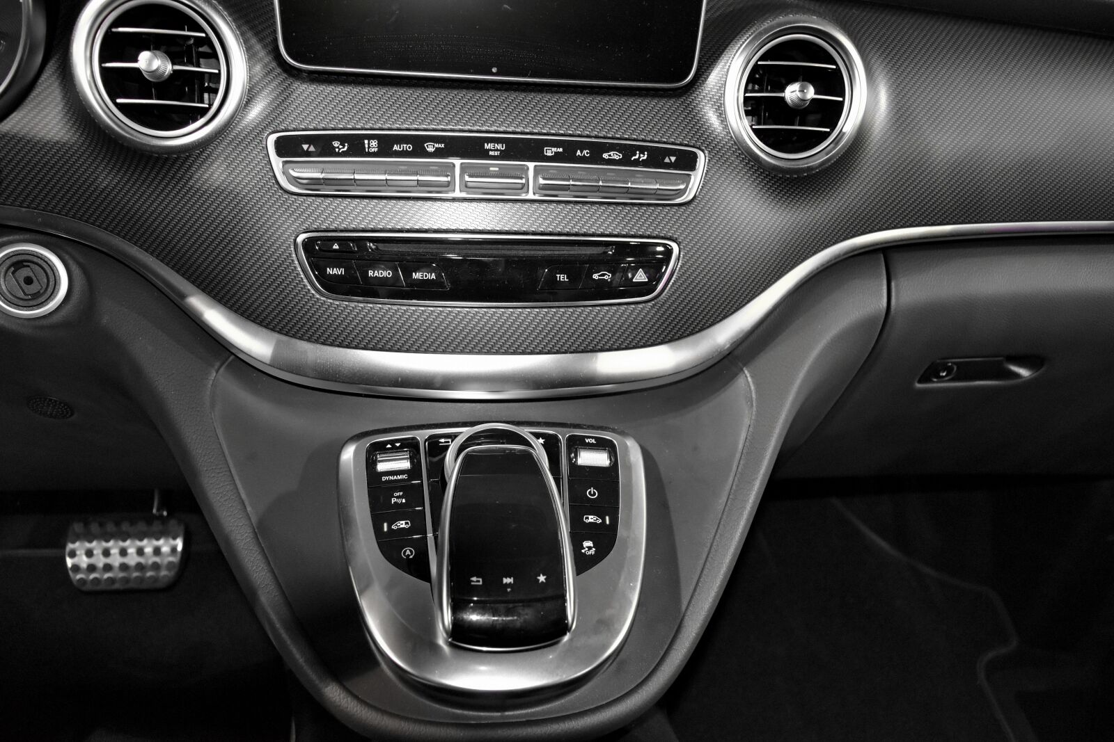 Nikon D5500 sample photo. Black and white, sedan photography