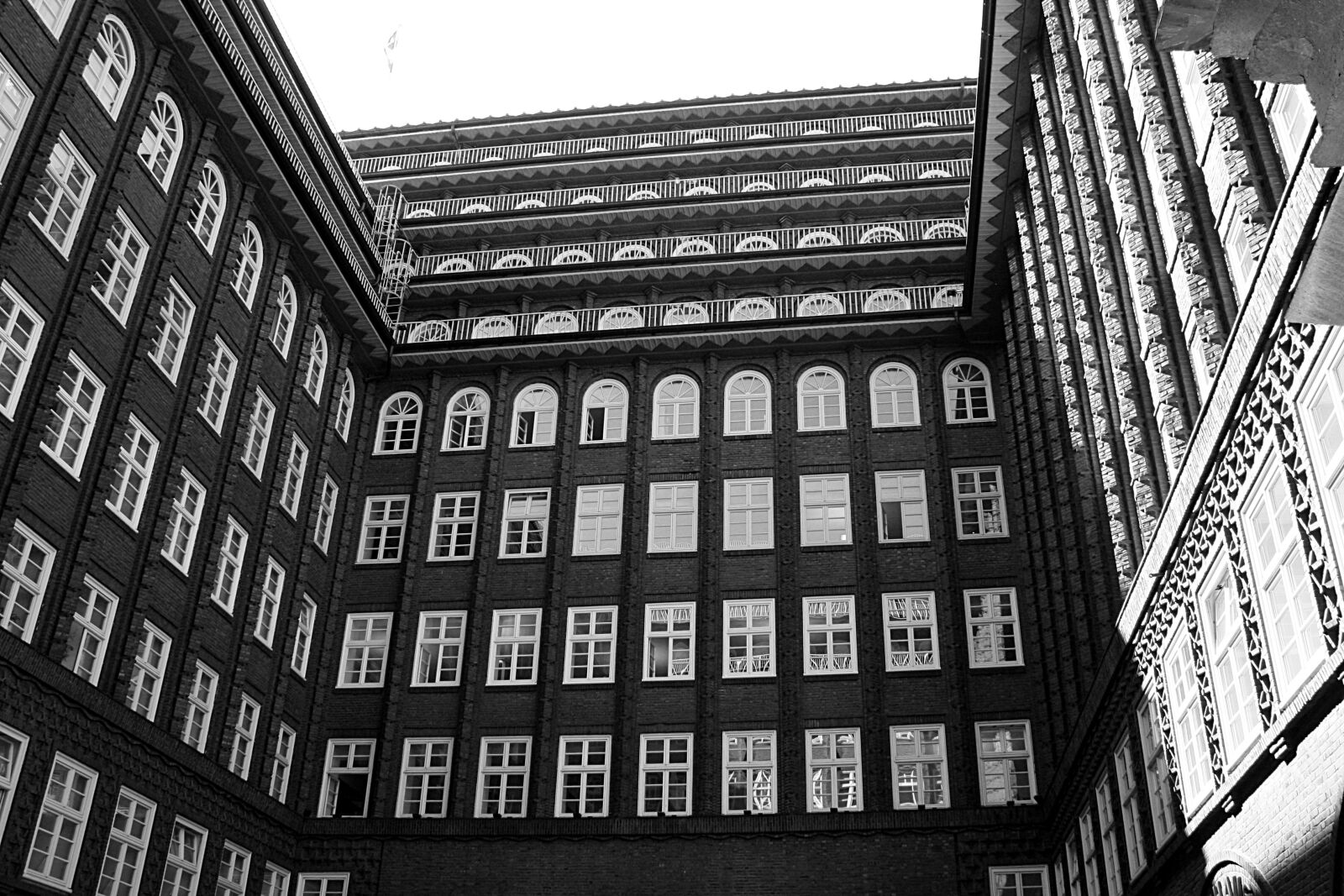 Canon EOS 450D (EOS Rebel XSi / EOS Kiss X2) sample photo. Hamburg, chile-house, architecture photography