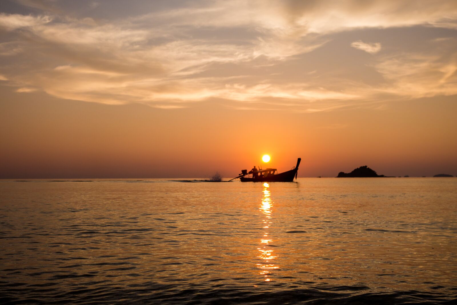 Sony Cyber-shot DSC-RX100 II sample photo. Fishing boat, thailand, old photography