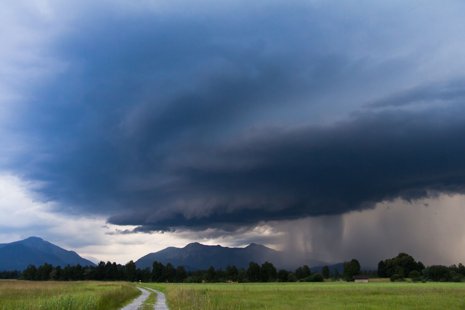Canon EF-S 17-85mm F4-5.6 IS USM sample photo. Thunderstorm, storm, mountains photography