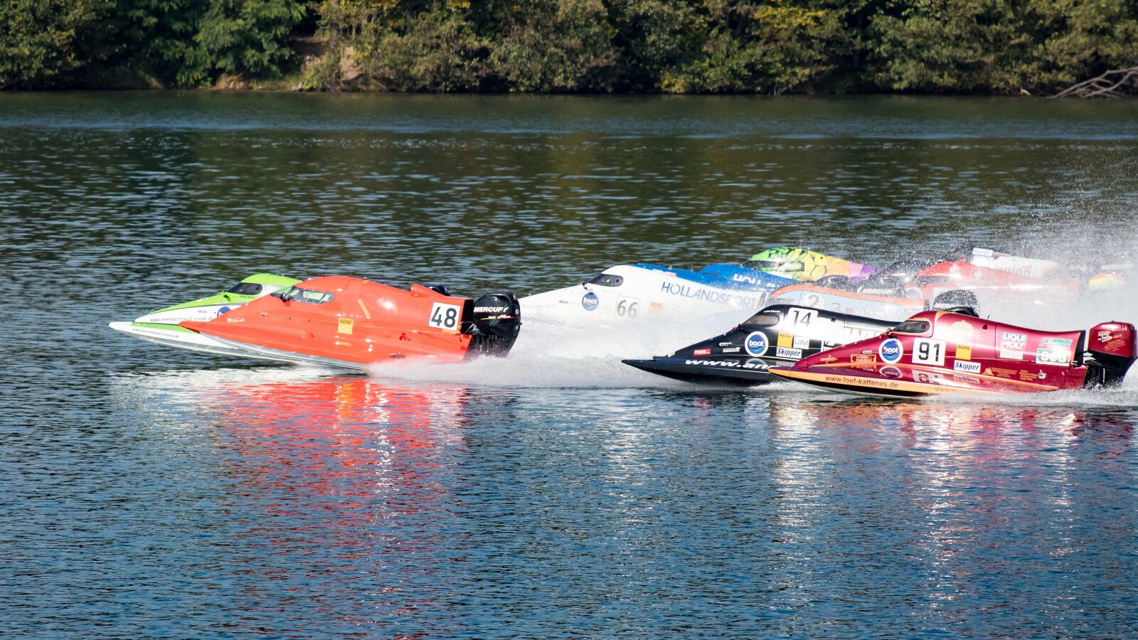 Canon EF 70-300 F4-5.6 IS II USM sample photo. Powerboat, motorboat race, race photography