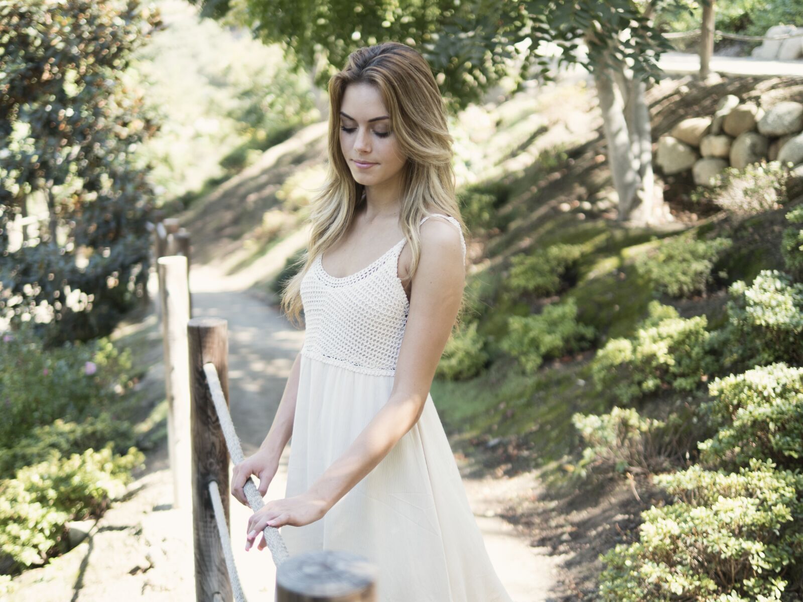 Panasonic Lumix DMC-GH4 + Panasonic Leica DG Summilux 25mm F1.4 II ASPH sample photo. Beautiful, girl, smiling photography