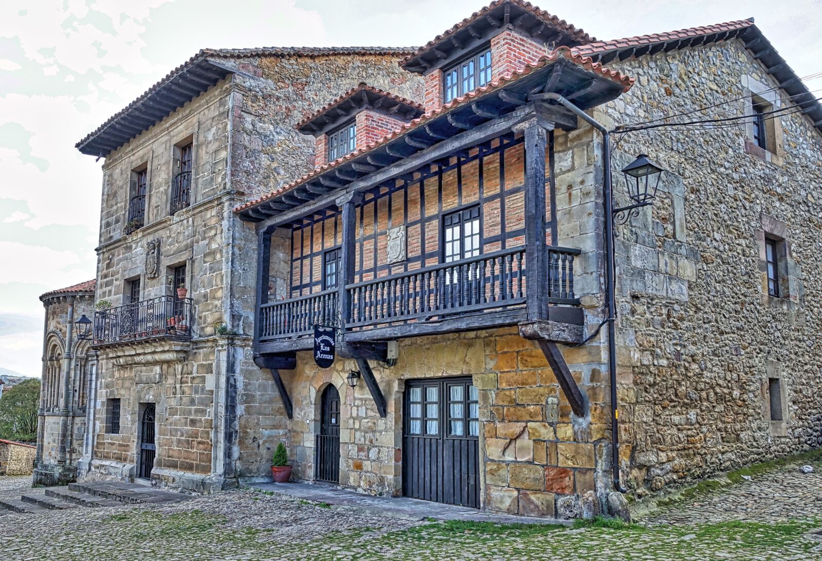 Sony Cyber-shot DSC-RX100 III sample photo. Medieval, house, balcony photography