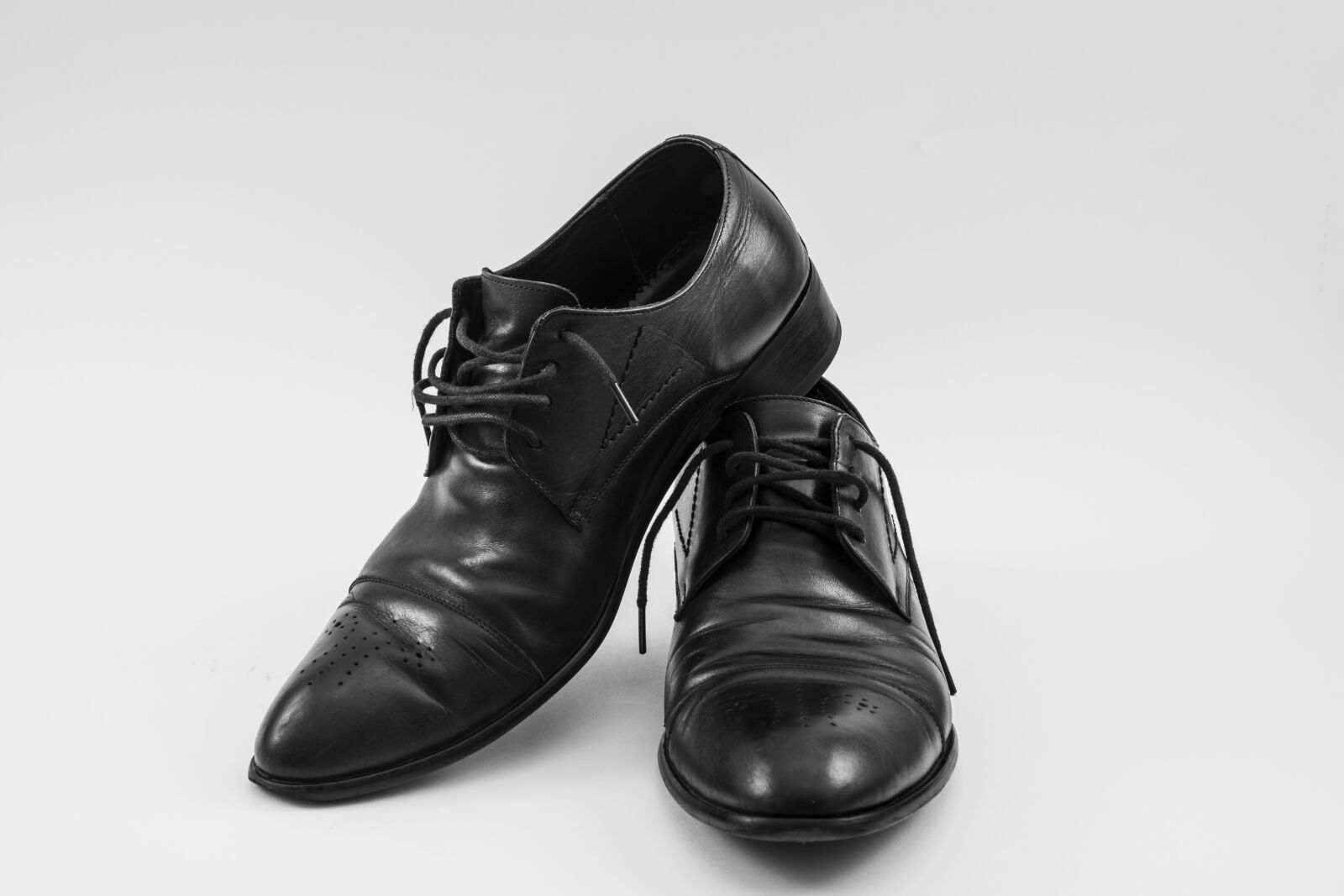 Nikon D5200 sample photo. Black shoes, leather shoes photography