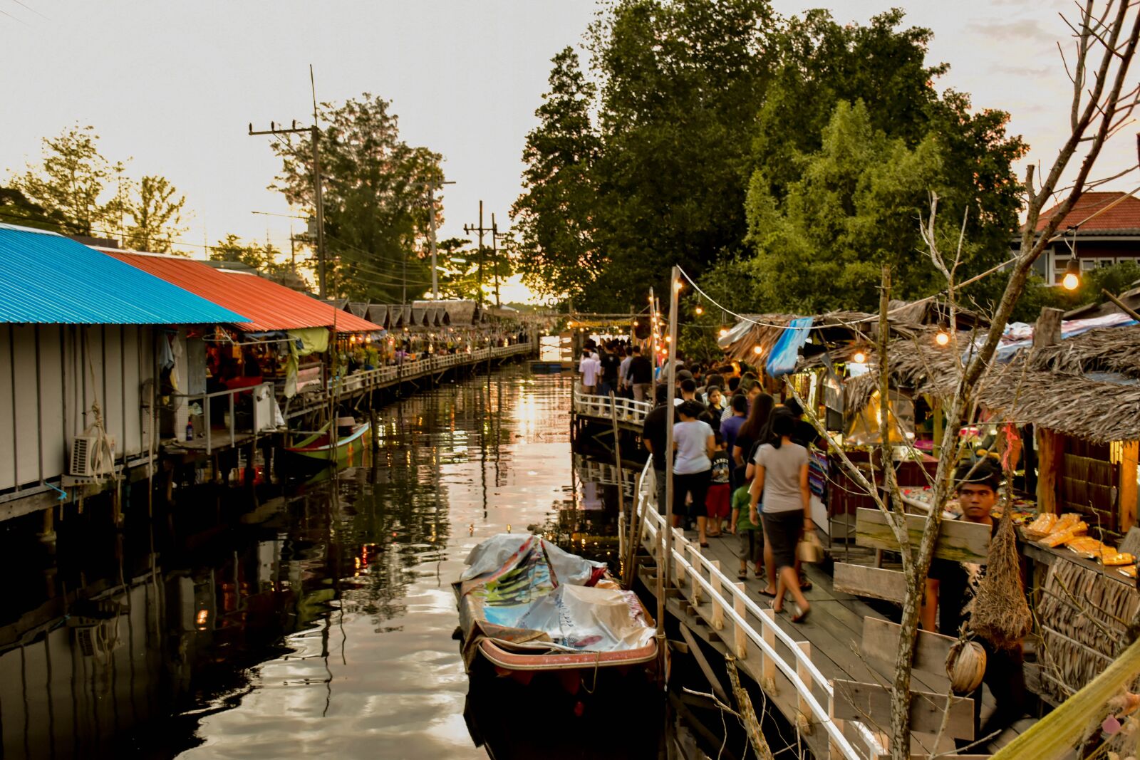 Nikon D5500 sample photo. Water market, river communities photography