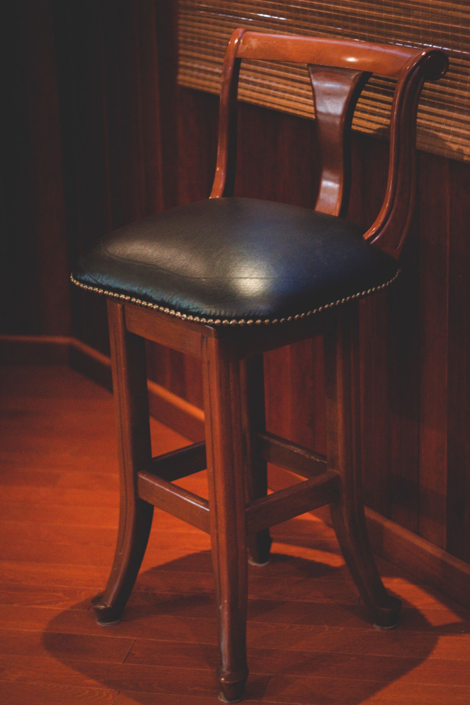 Canon EOS 600D (Rebel EOS T3i / EOS Kiss X5) sample photo. Chair, wood, sit photography
