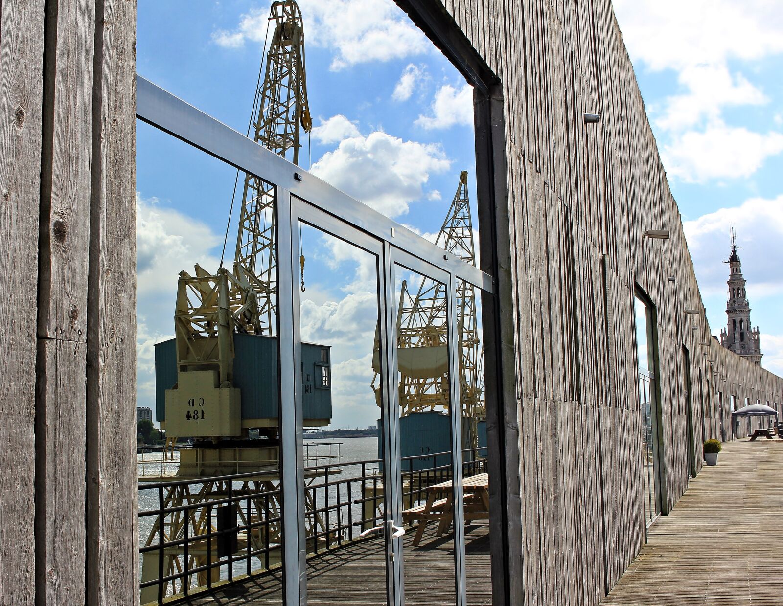 Canon EOS 550D (EOS Rebel T2i / EOS Kiss X4) sample photo. Harbour cranes, mirroring, hanger photography