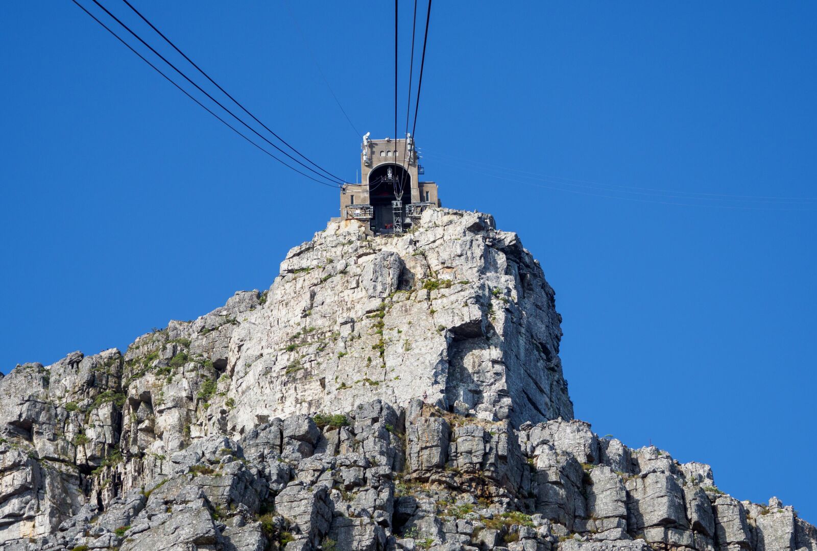 Olympus M.Zuiko Digital ED 12-100mm F4.0 IS Pro sample photo. Table mountain, cable station photography
