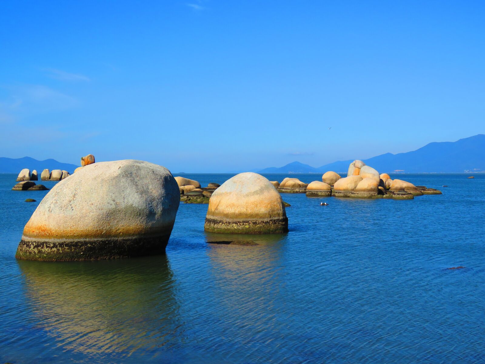 Canon PowerShot SX60 HS sample photo. Mar, stones, beira mar photography
