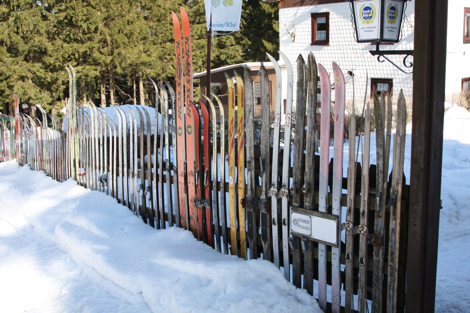 Canon EOS 450D (EOS Rebel XSi / EOS Kiss X2) sample photo. Snow, ski, fence photography