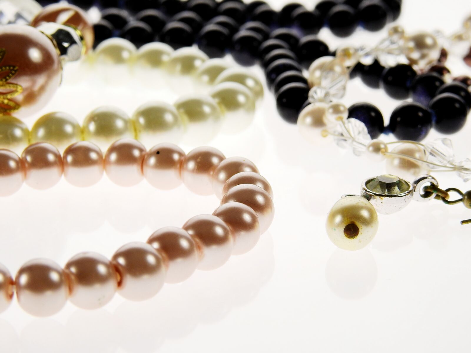 Nikon Coolpix P900 sample photo. Jewellery, pearl, bangle photography
