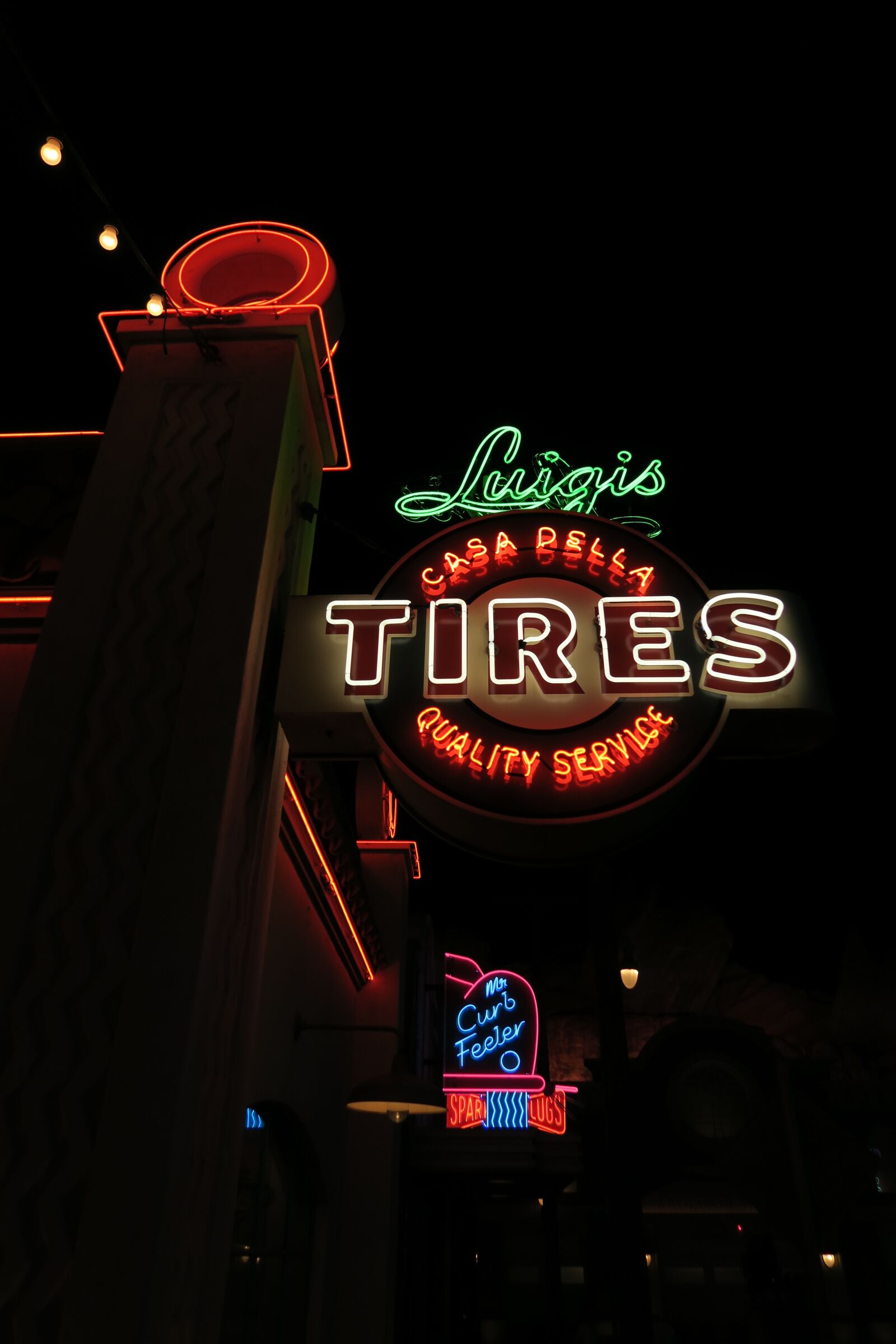 Canon PowerShot G7 X sample photo. Luigi's tires, disneyland, racers photography