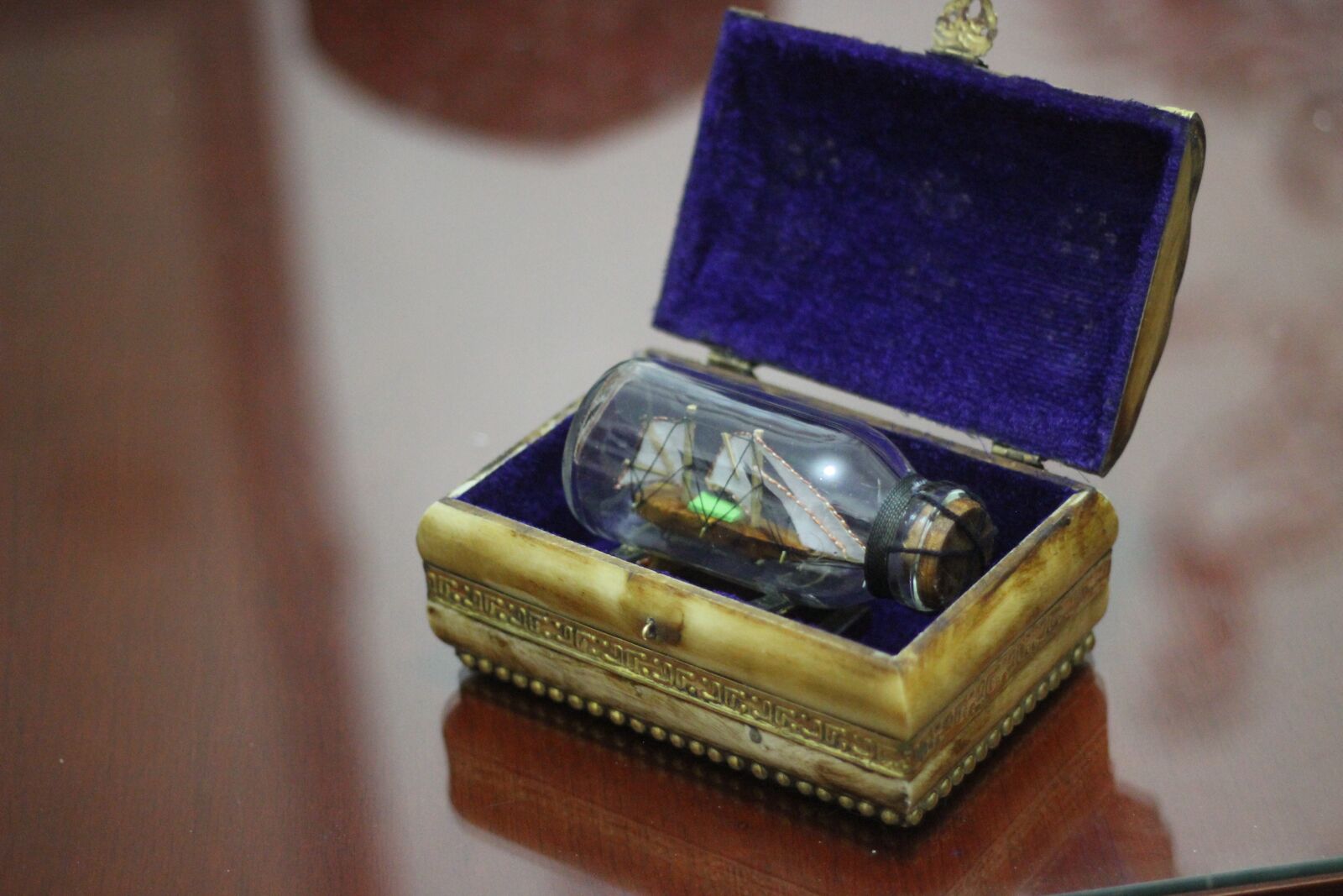 Canon EOS 600D (Rebel EOS T3i / EOS Kiss X5) + Canon EF 50mm F1.8 II sample photo. Wealth, business, money photography
