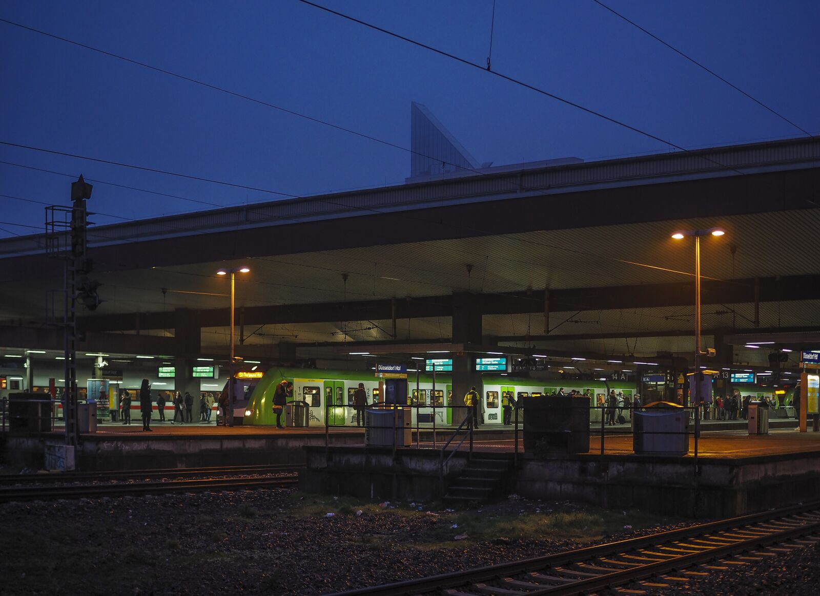 Olympus OM-D E-M10 + Olympus M.Zuiko Digital 25mm F1.8 sample photo. Railway station, train, railway photography