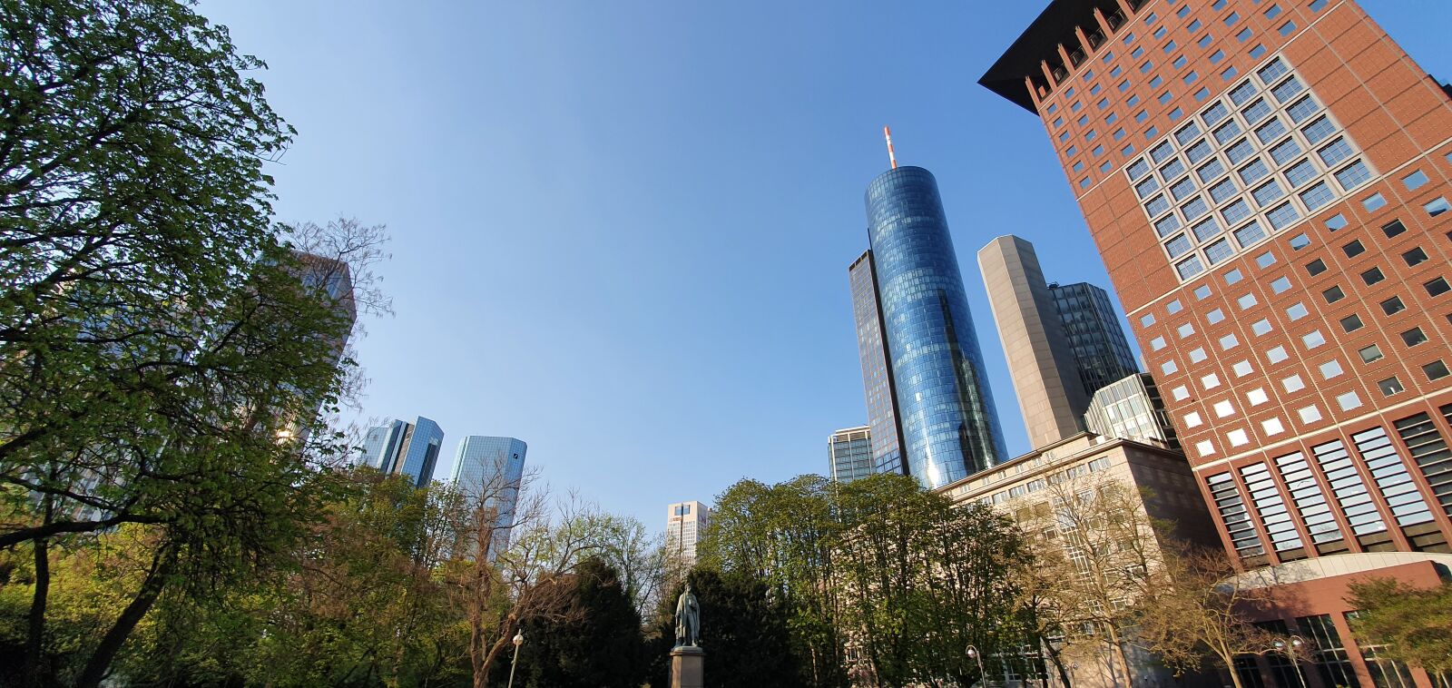Samsung Galaxy S10 sample photo. Frankfurt, financial district, skyscraper photography
