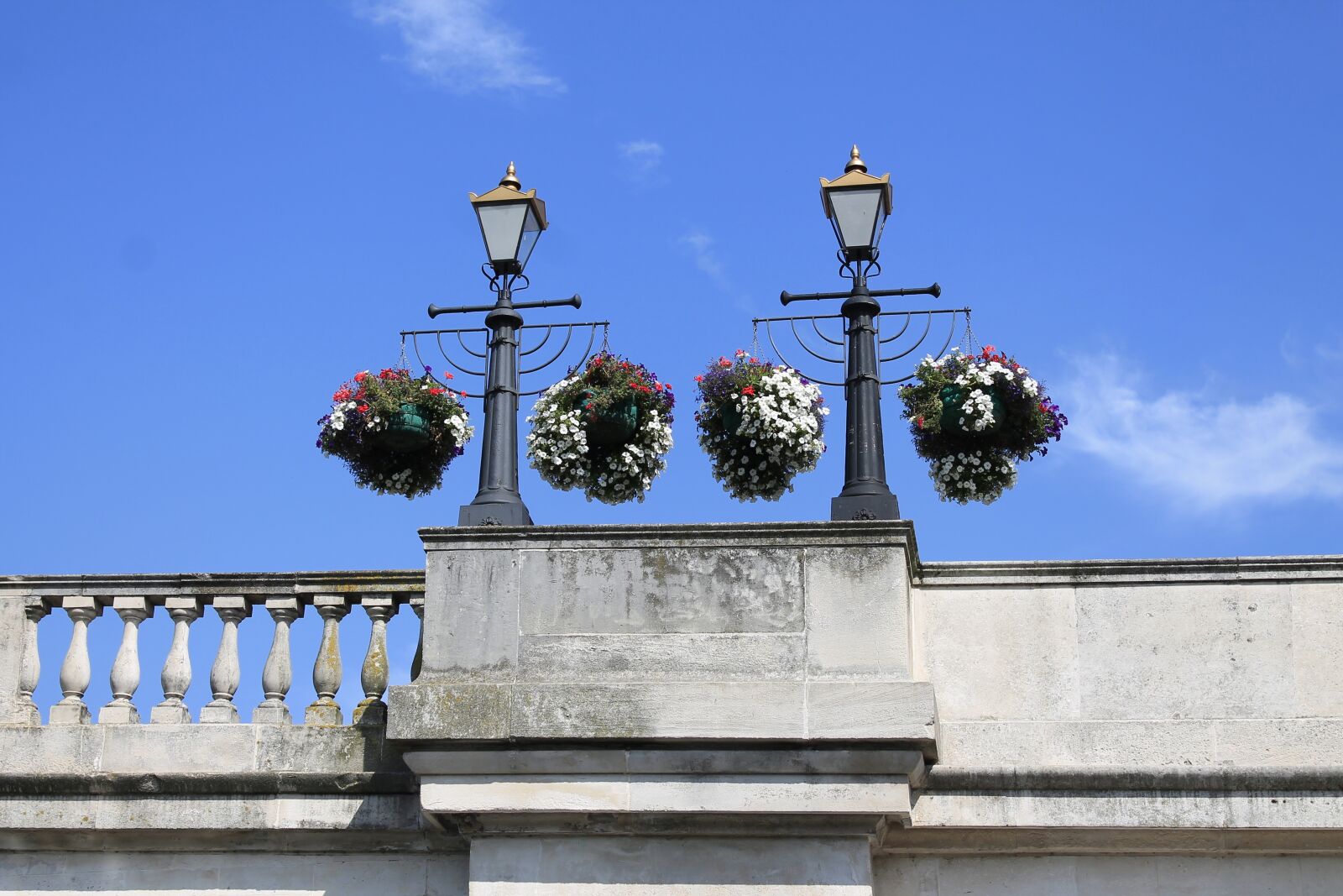 Canon EOS 1100D (EOS Rebel T3 / EOS Kiss X50) sample photo. Hanging baskets, flowers, lampposts photography