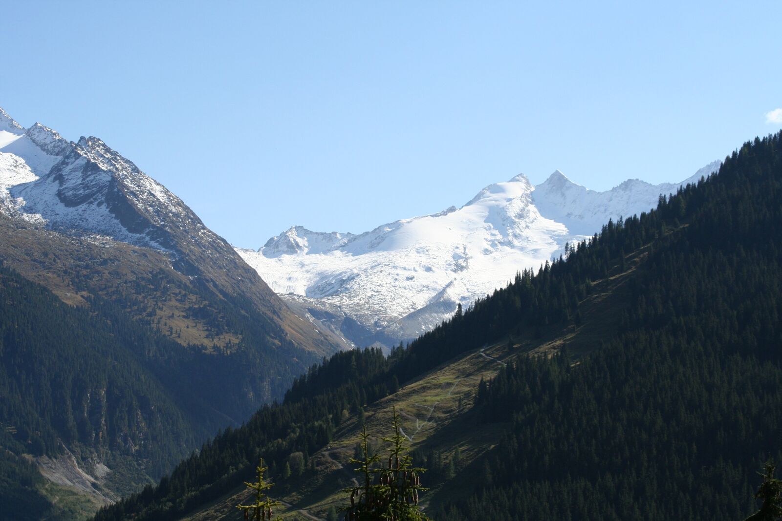 Canon EOS 350D (EOS Digital Rebel XT / EOS Kiss Digital N) sample photo. Mountain, snow, landscape photography