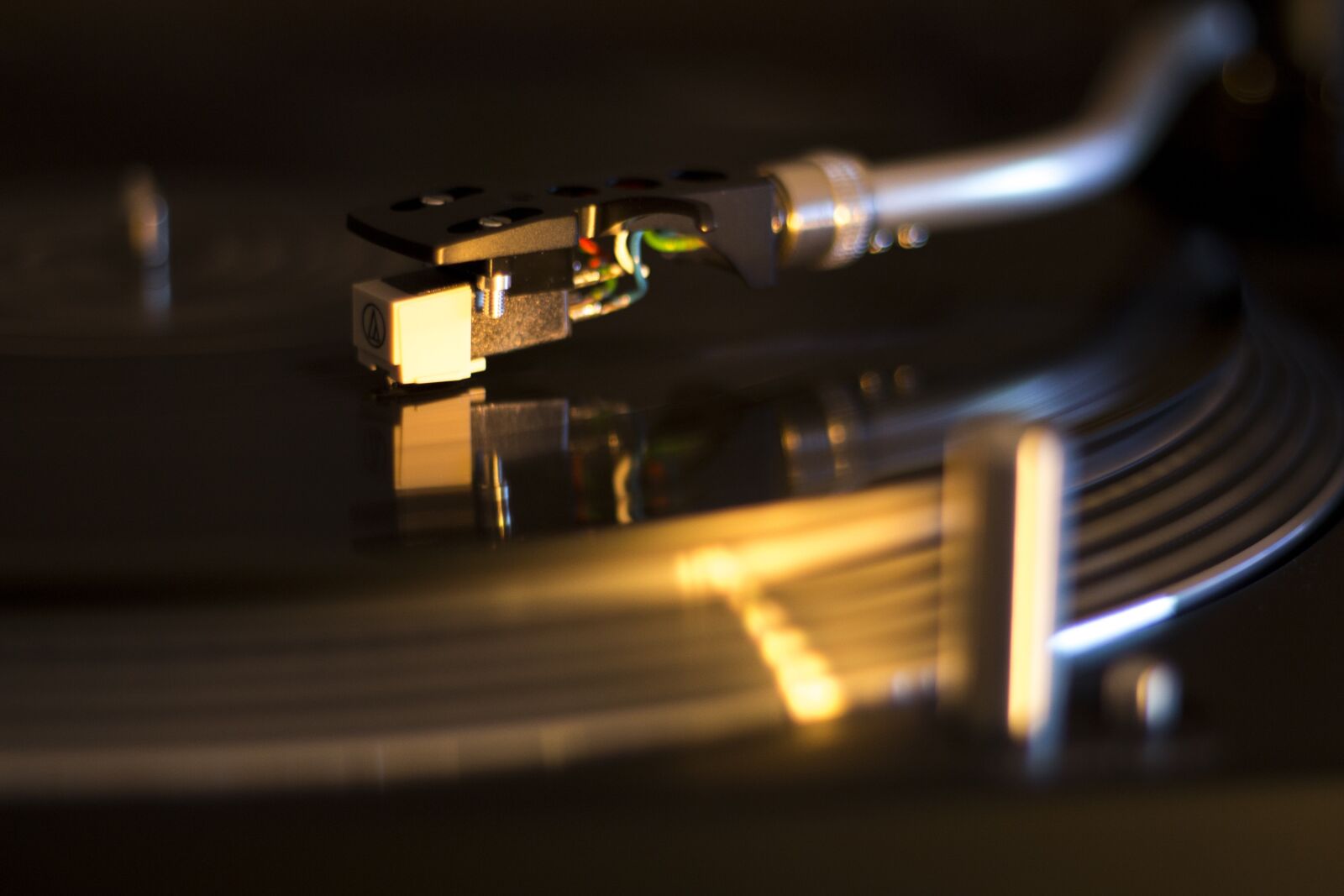 Canon EOS 700D (EOS Rebel T5i / EOS Kiss X7i) + Canon EF 50mm F1.8 II sample photo. Turntable, records, music photography