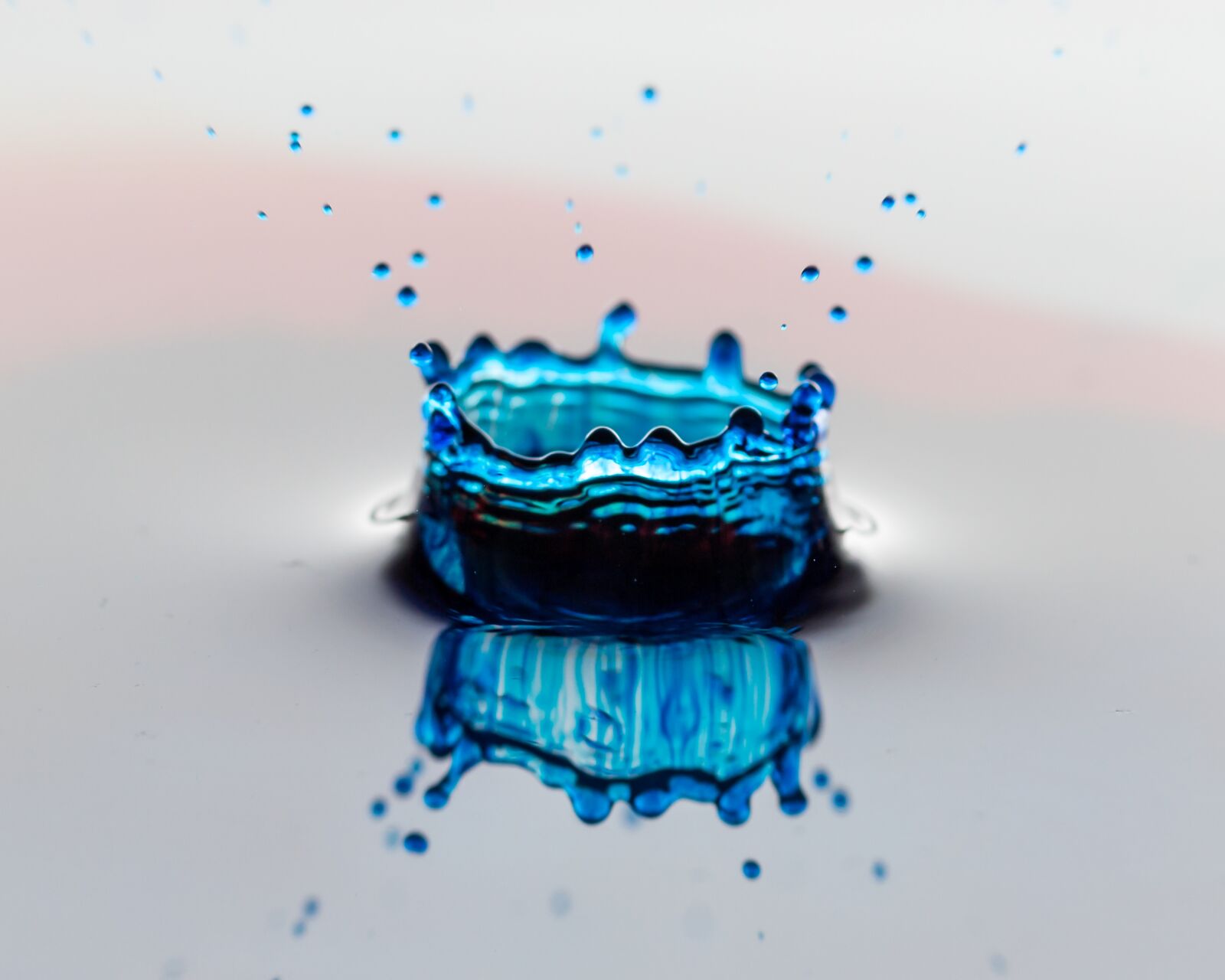 Canon EOS 600D (Rebel EOS T3i / EOS Kiss X5) sample photo. Splash, blue, liquid photography