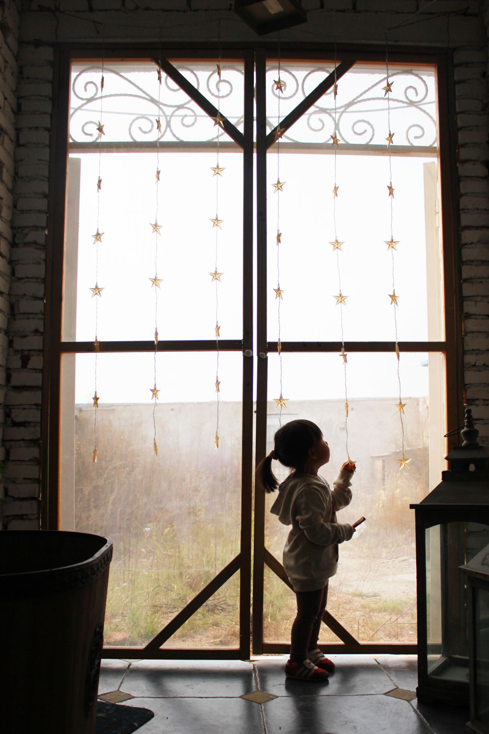 Canon EOS 550D (EOS Rebel T2i / EOS Kiss X4) sample photo. Girls, silhouette, backlighting photography
