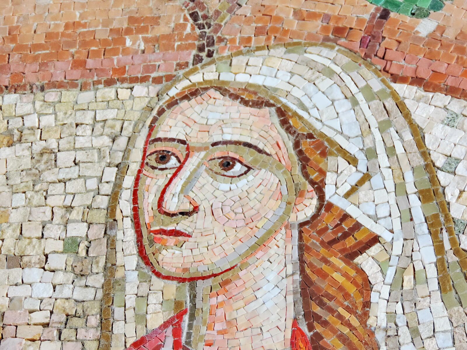 Nikon Coolpix P520 sample photo. Pretty girl, mosaic, wall photography